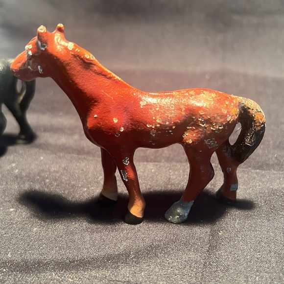 Vintage Cast Iron set of 2 horses. - Picture 3 of 5